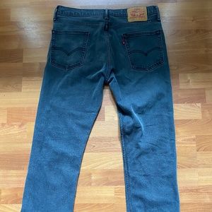 Black Levi's jeans